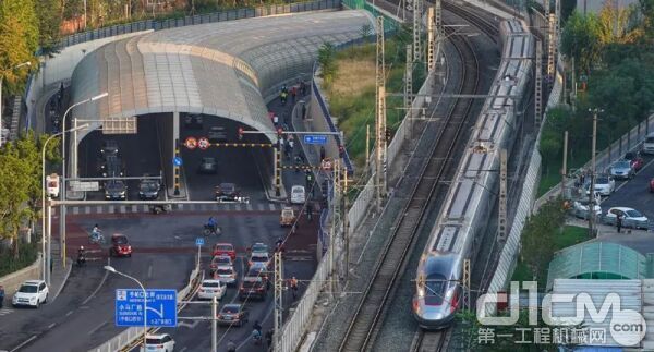 京雄城际铁路全线通车