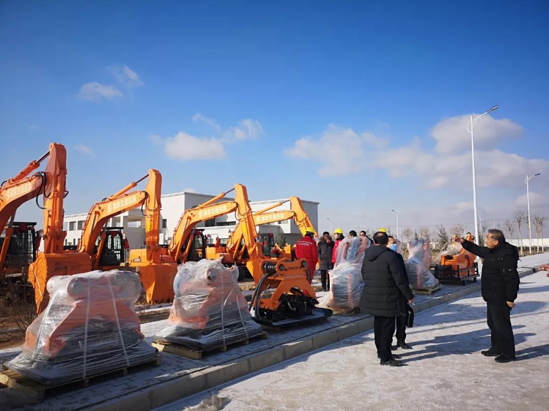 山重建机SHANTUI挖掘机批量交付西北市场 | 实现首季开门红 