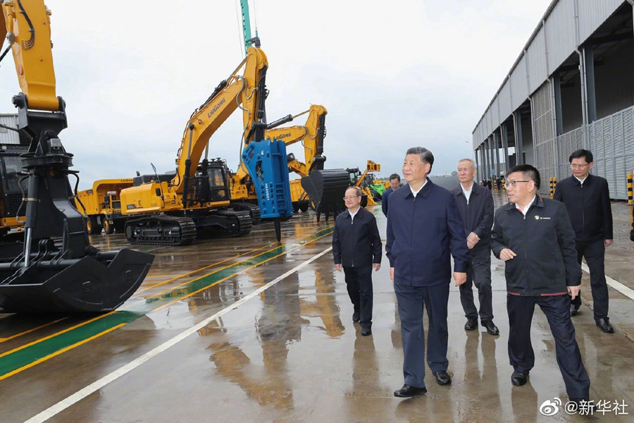 习总书记在考察柳工
